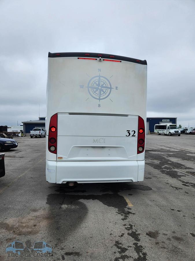 Used 2019 MCI J4500 ADA