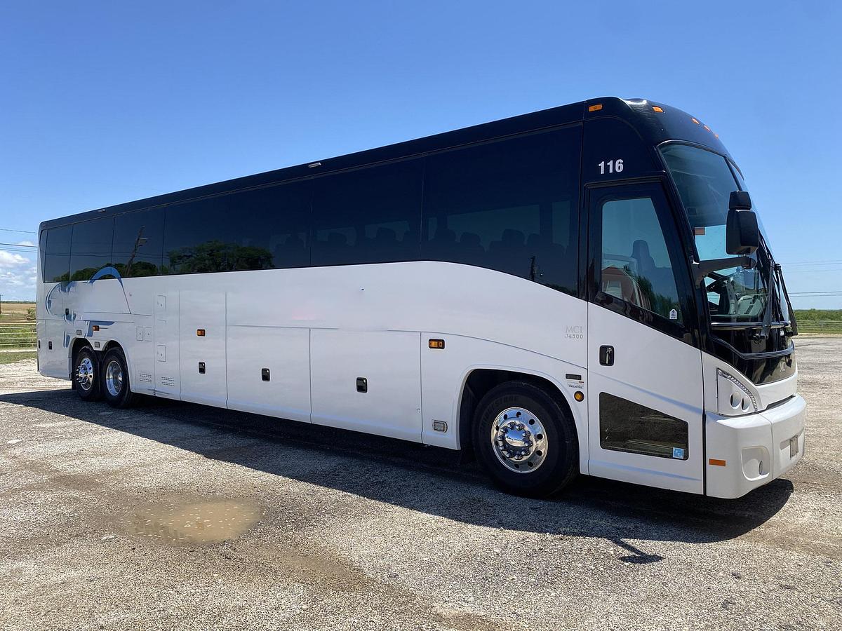 Used 2017 MCI J4500