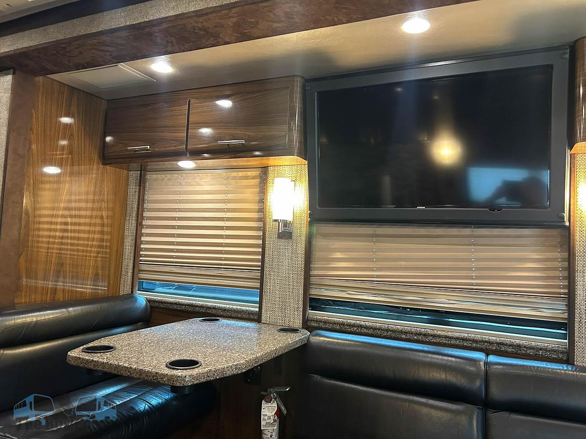 Used 2008 PREVOST XLII