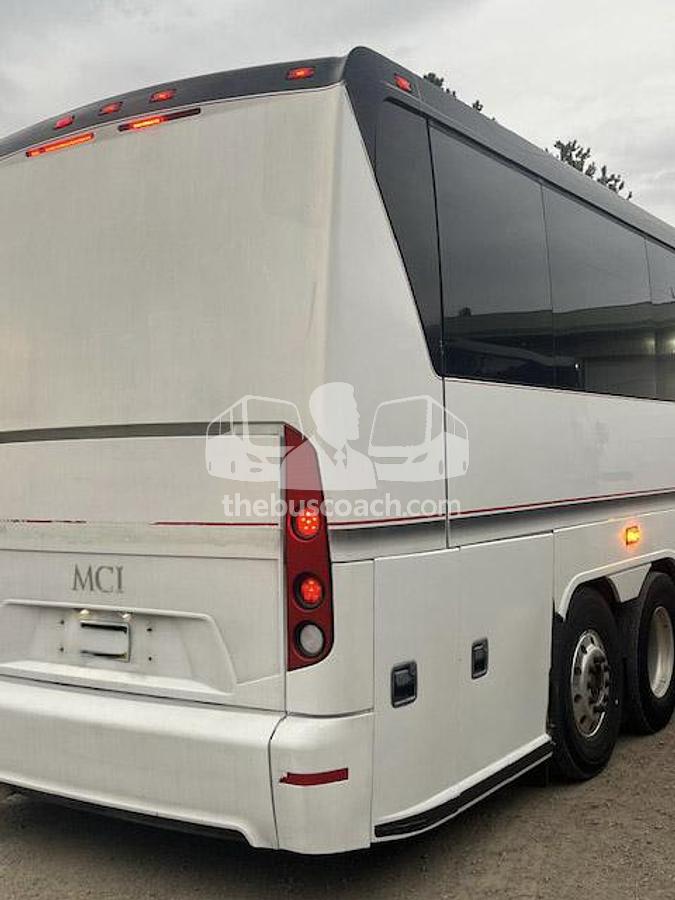 Used 2013 MCI J4500