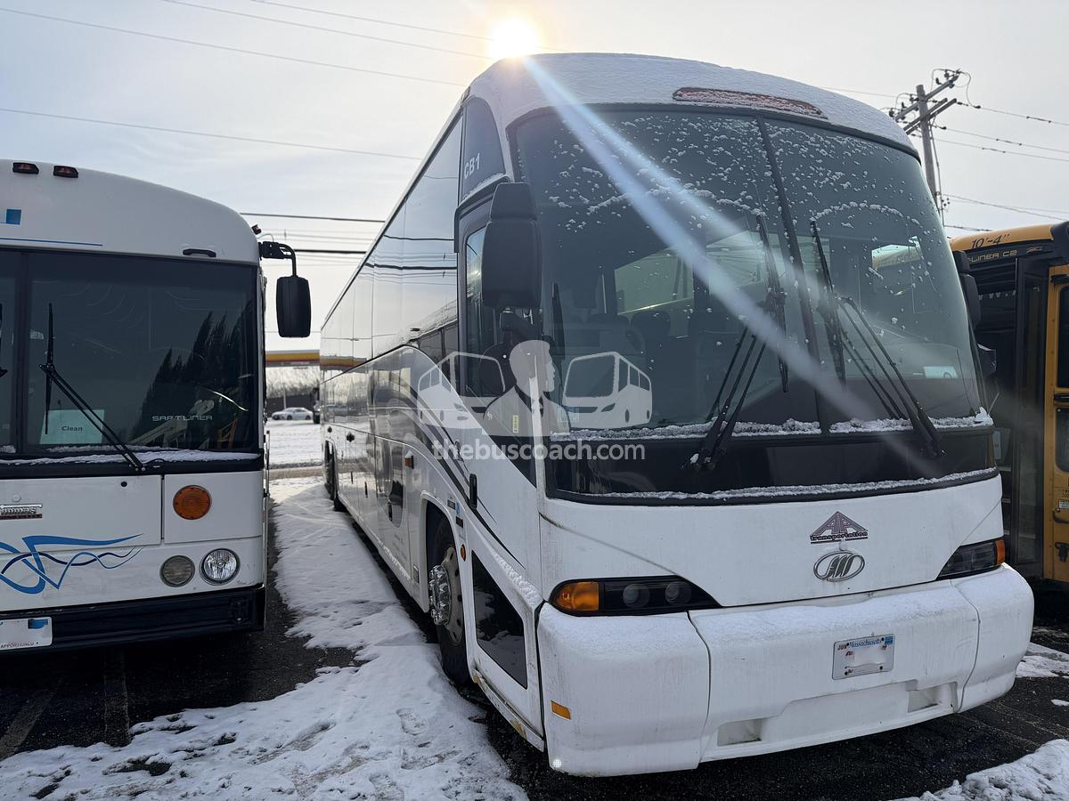 Used 2005 MCI J4500