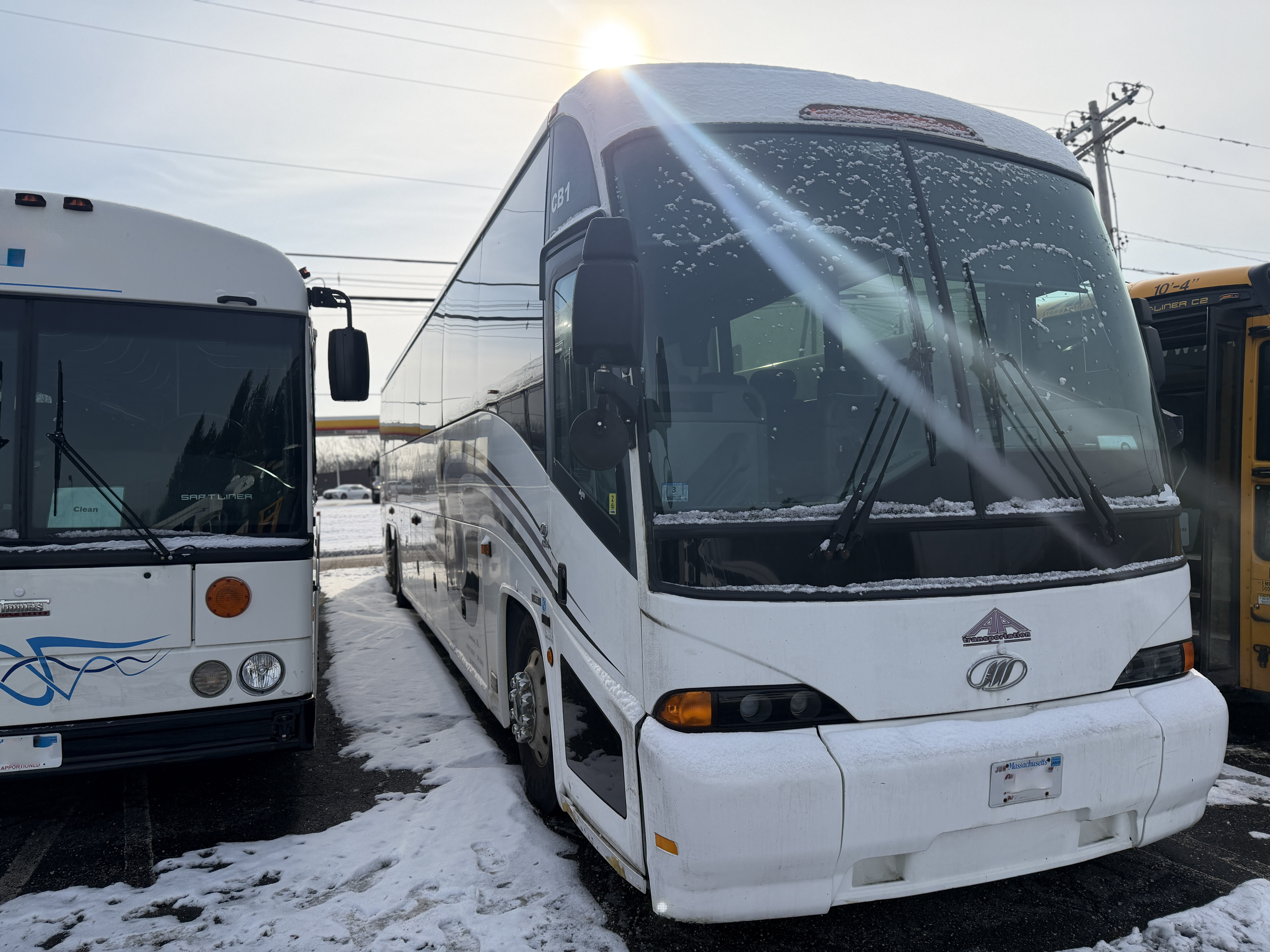 Used 2005 MCI J4500