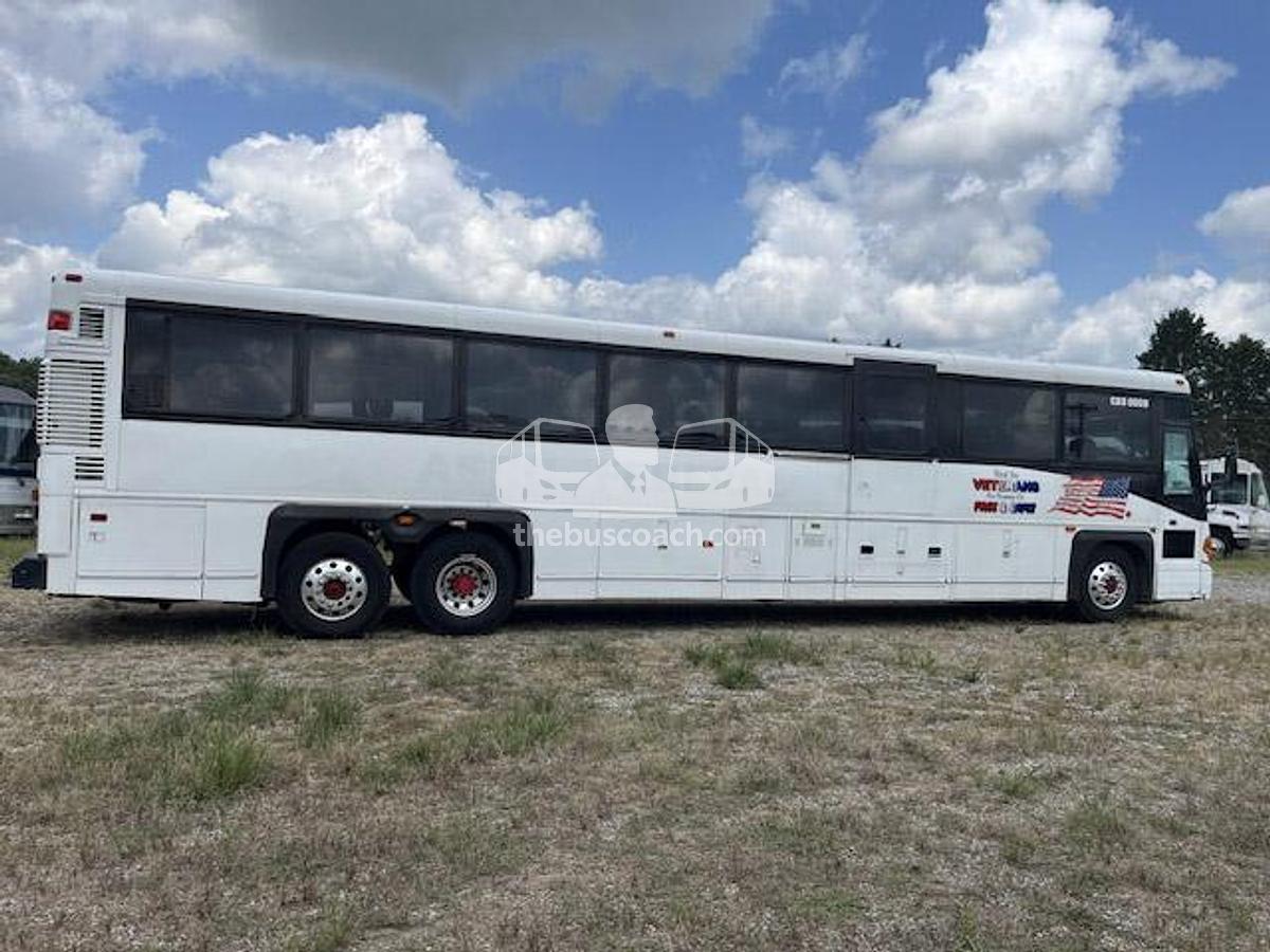 Used 2005 MCI D4500