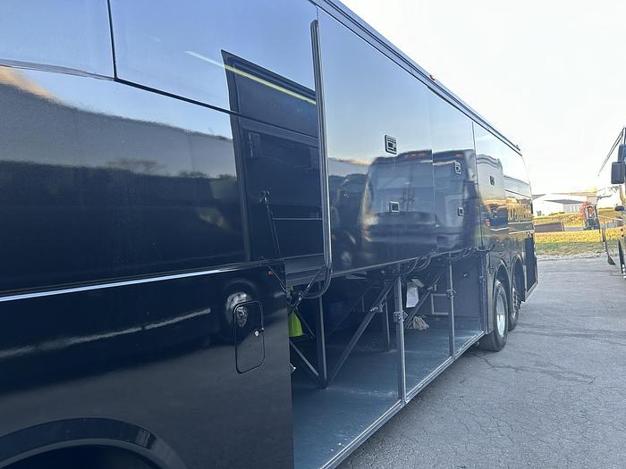 Used 2018 VOLVO 9700