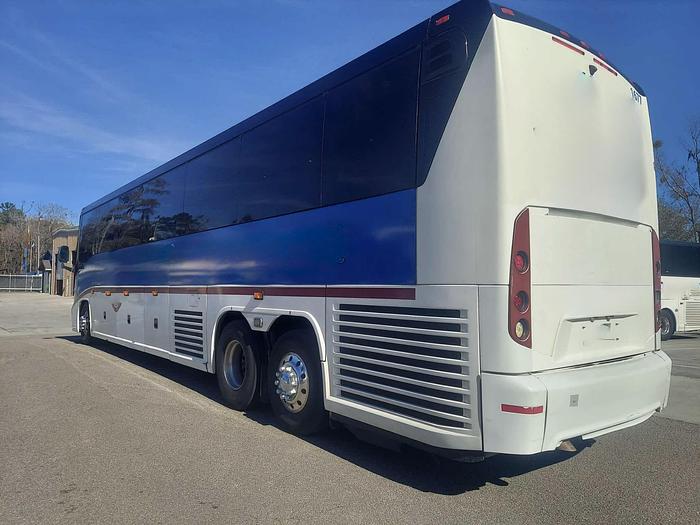 Used 2013 MCI J4500