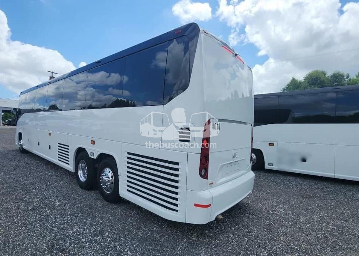 Used 2025 MCI J4500 ADA