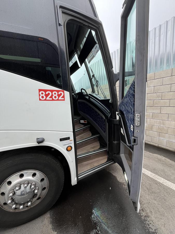 Used 2019 MCI J4500 ADA