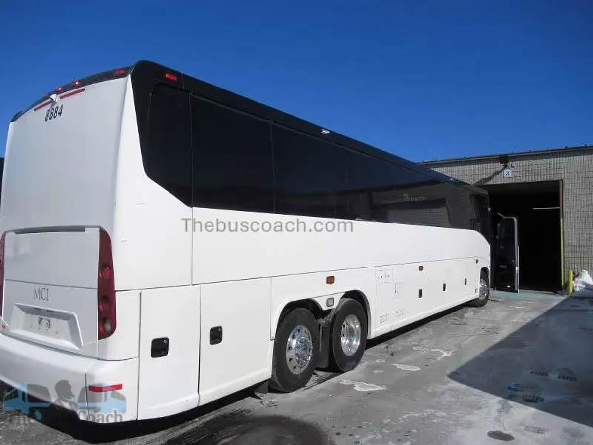 Used 2016 MCI J4500