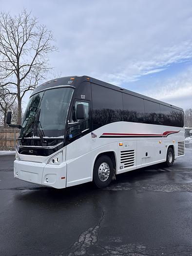 Used 2023 MCI J3500