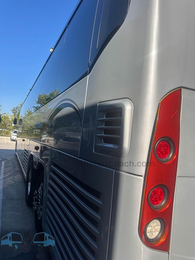 Used 2019 MCI J4500
