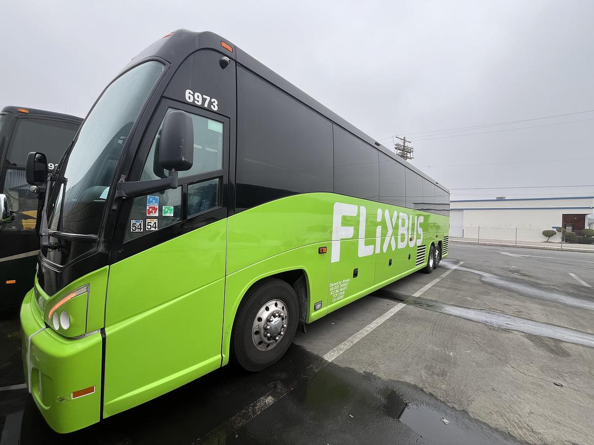 Used 2019 MCI J4500 ADA