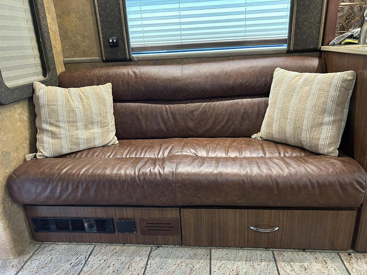 Used 2008 PREVOST XLII