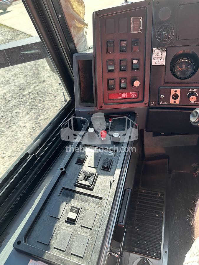 Used 2003 MCI D4500