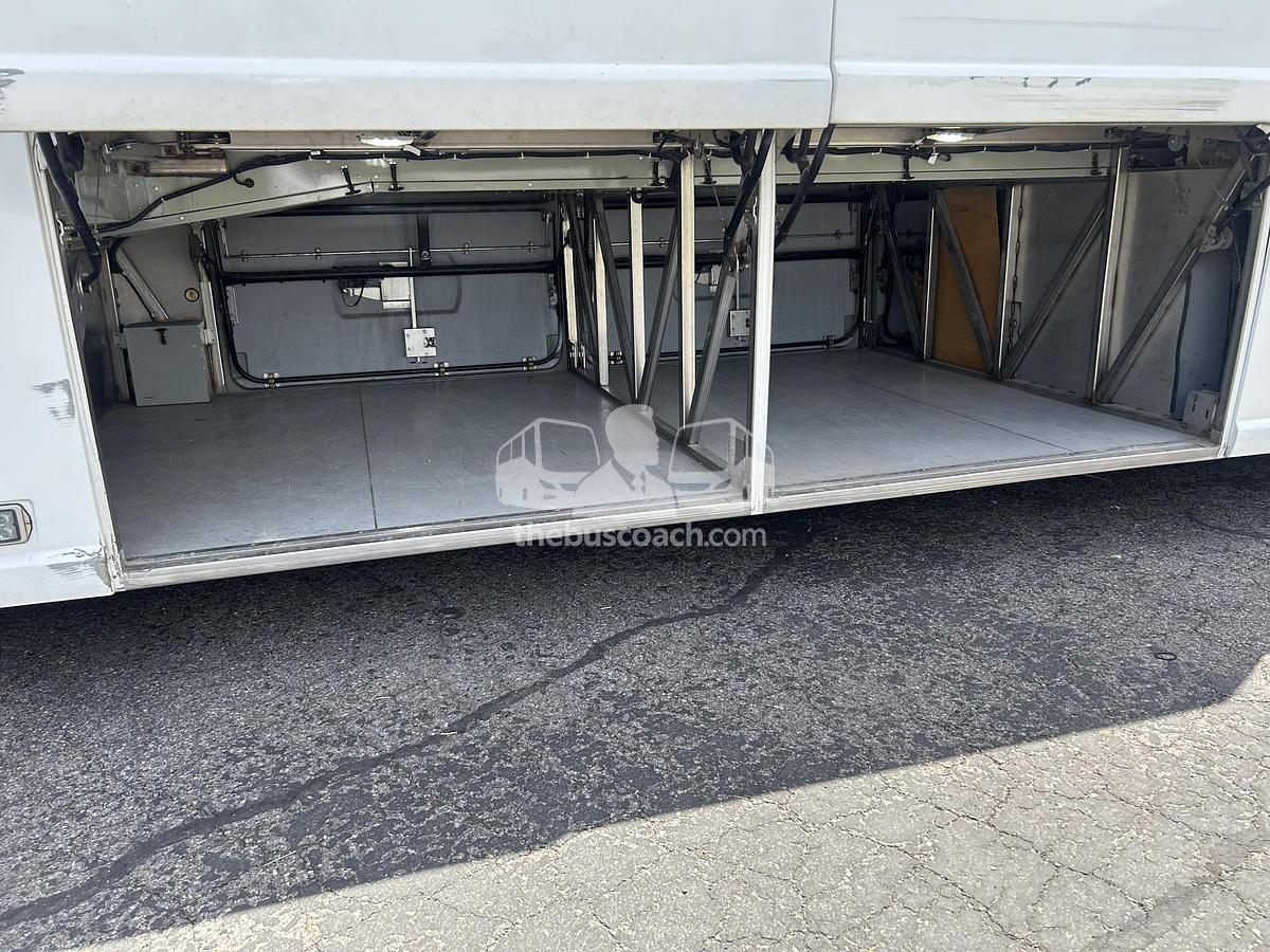 Used 2016 MCI J4500