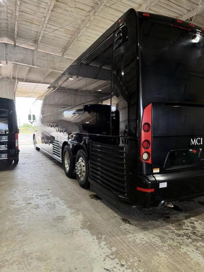 Used 2015 MCI J4500