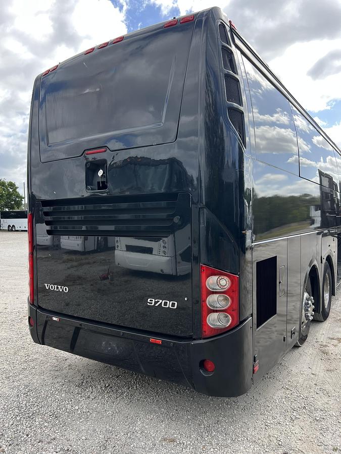 Used 2017 VOLVO 9700