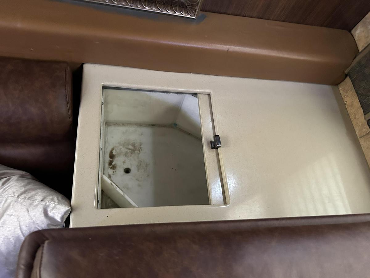 Used 2008 PREVOST XLII