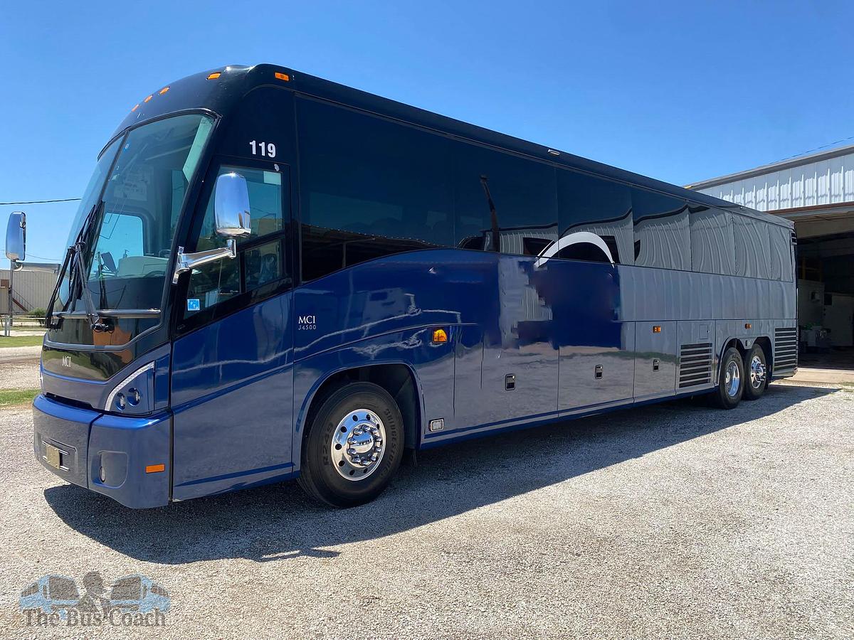 Used 2017 MCI J4500
