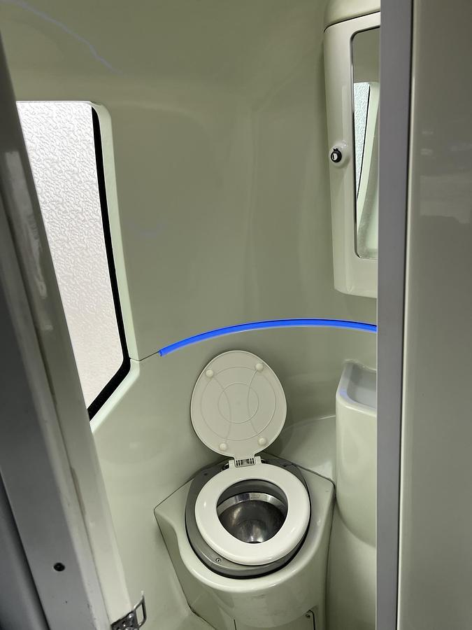 Used 2016 VOLVO 9700