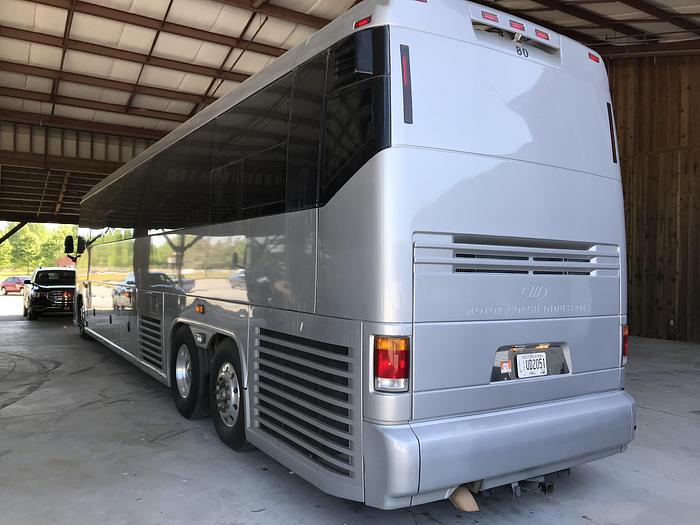 Used 2006 MCI E4500 Conv