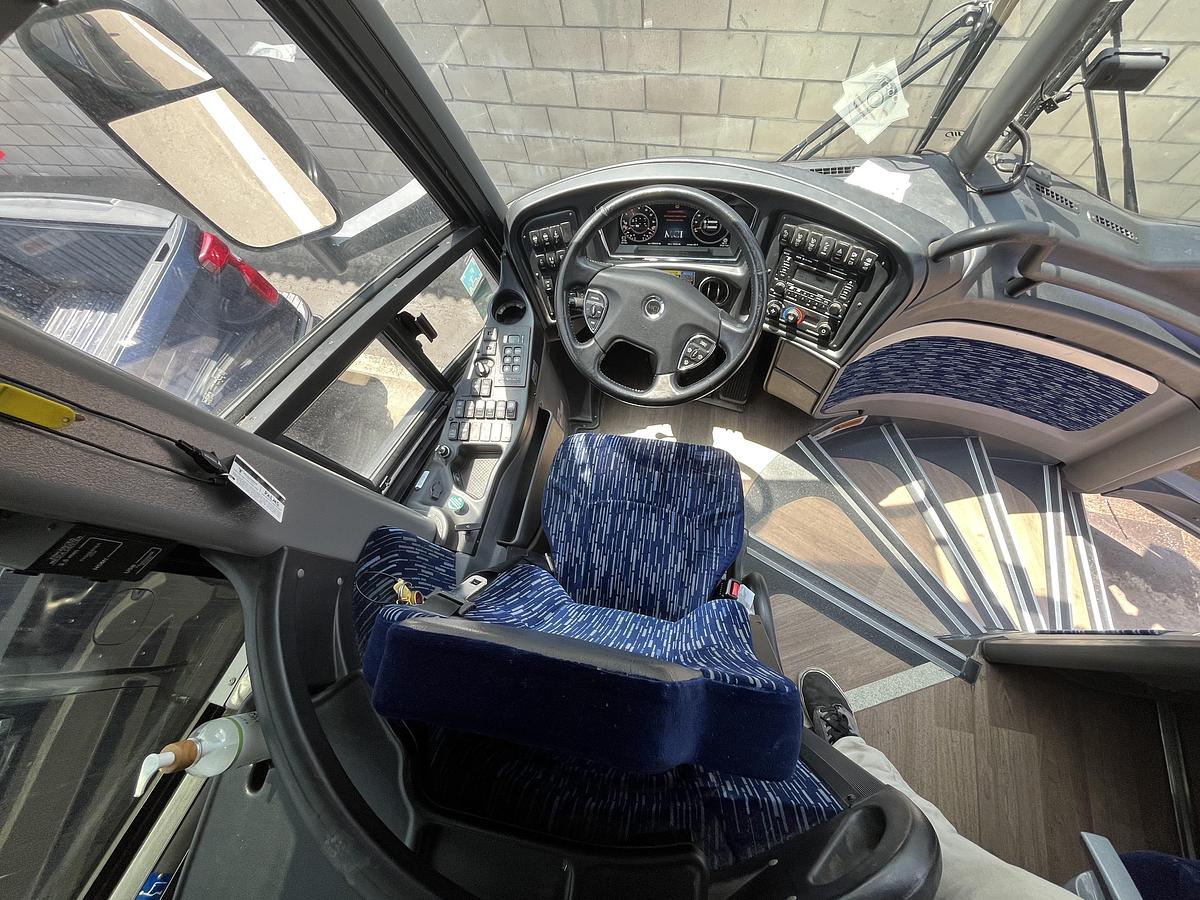 Used 2019 MCI J4500 ADA