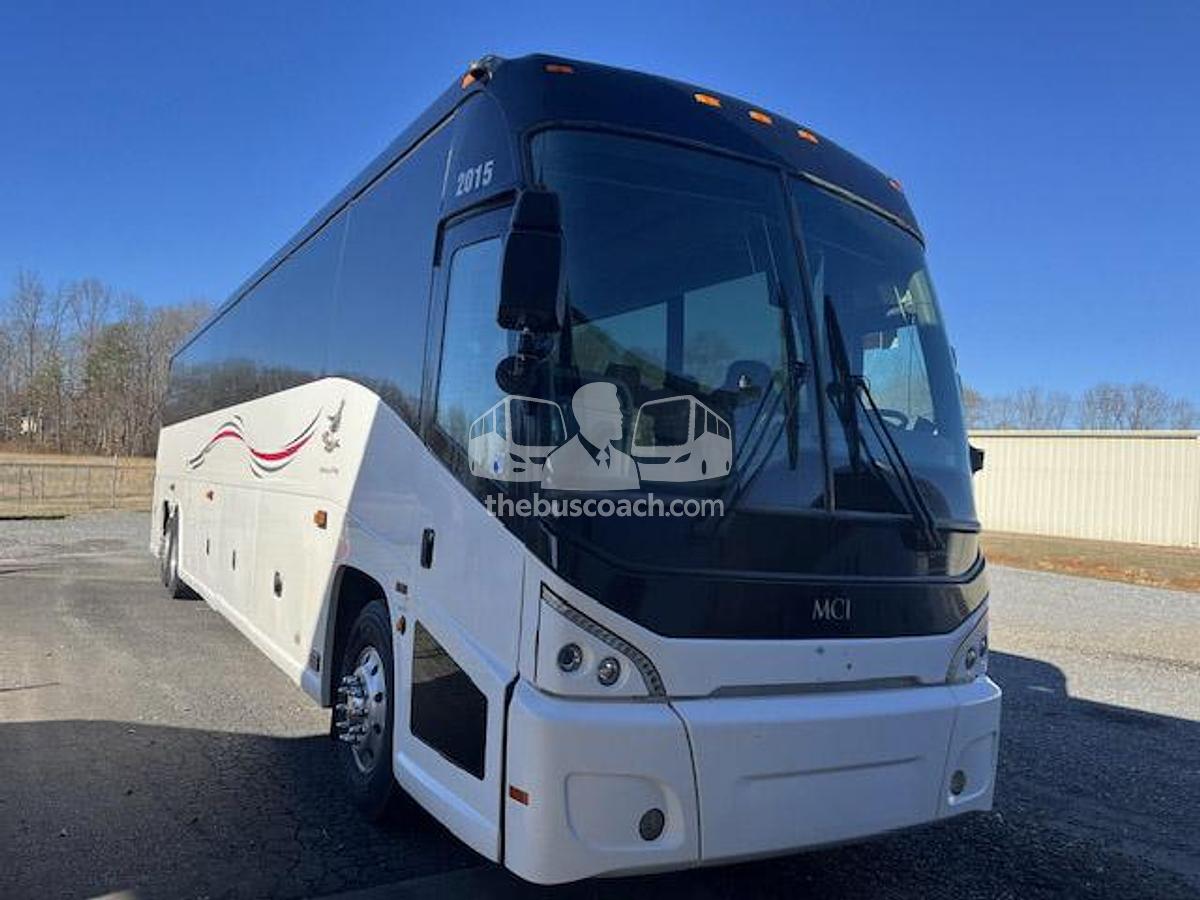 Used 2015 MCI J4500