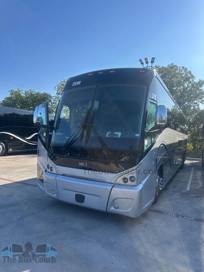 Used 2019 MCI J4500