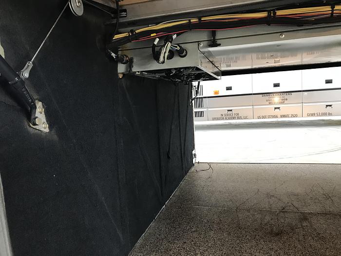 Used 2006 MCI E4500 Conv