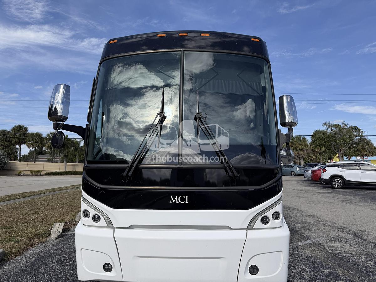 Used 2018 MCI J4500