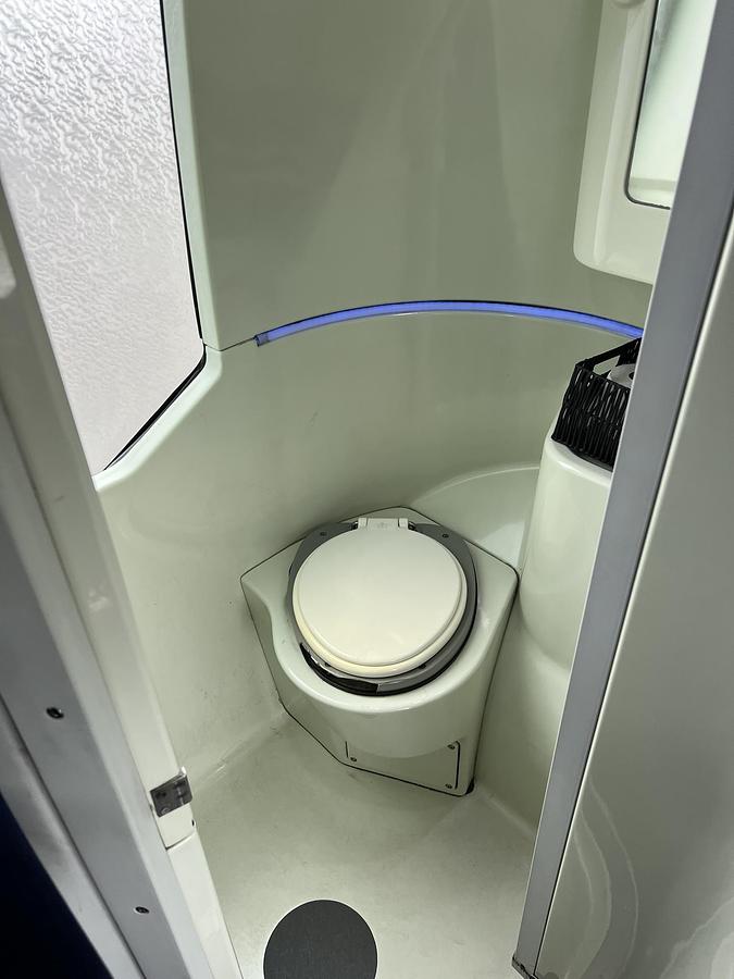 Used 2016 VOLVO 9700