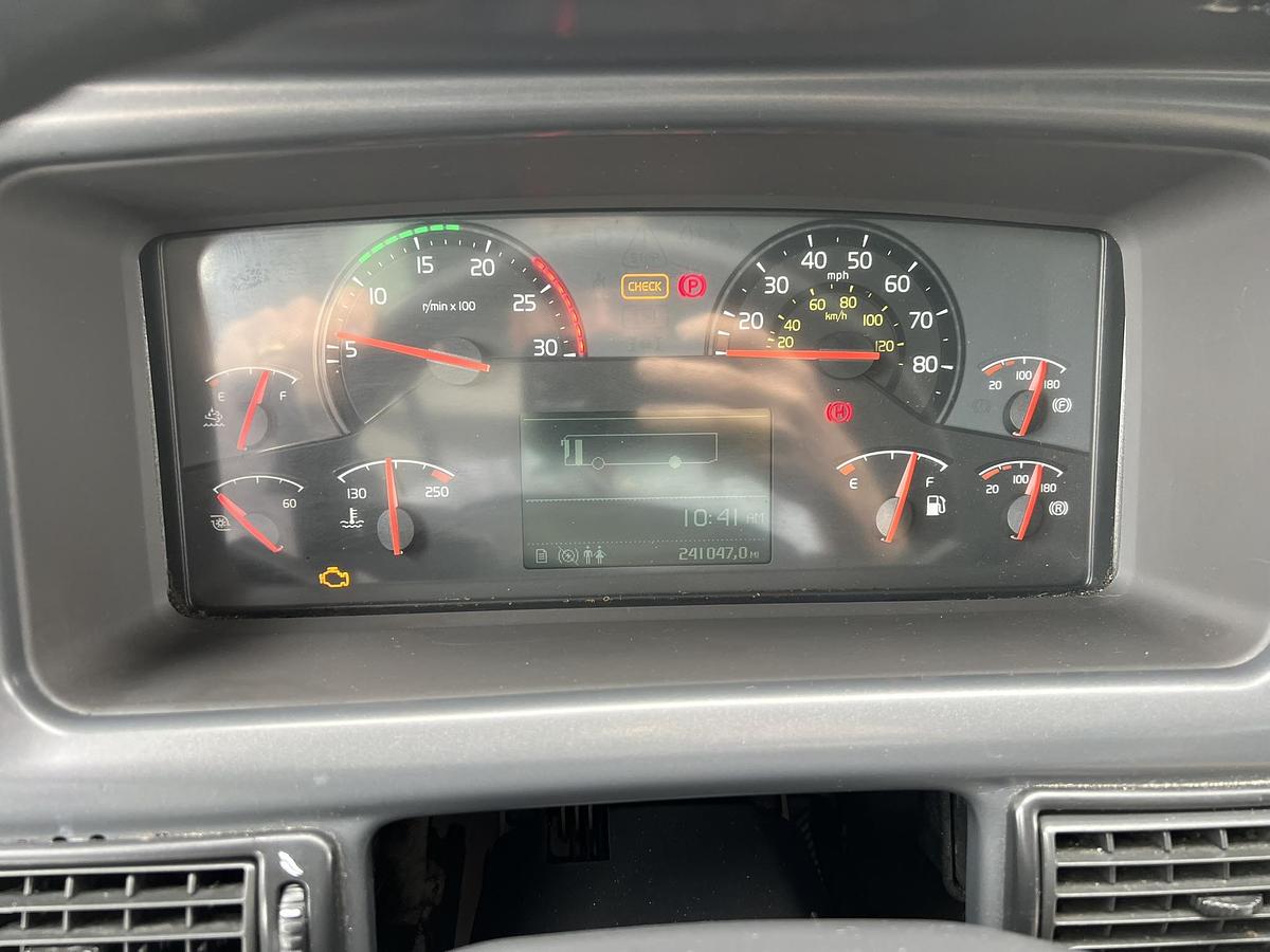 Used 2016 VOLVO 9700