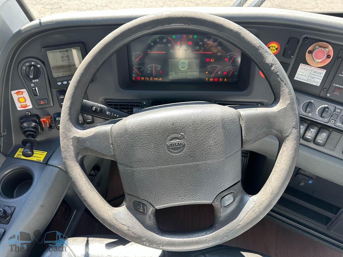 Used 2015 VOLVO 9700