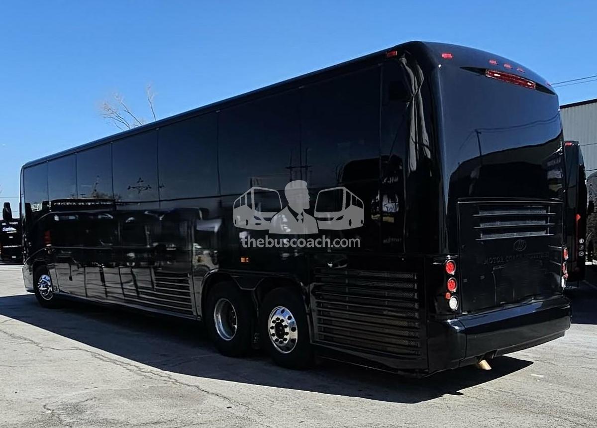 Used 2012 MCI J4500
