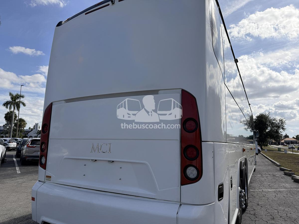 Used 2018 MCI J4500