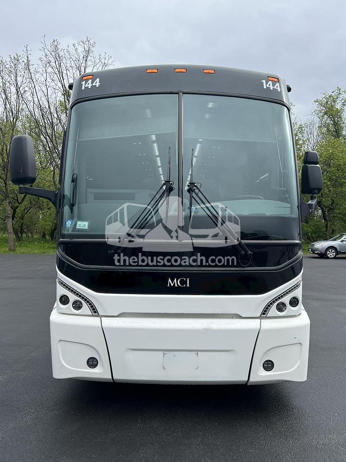 Used 2016 MCI J4500