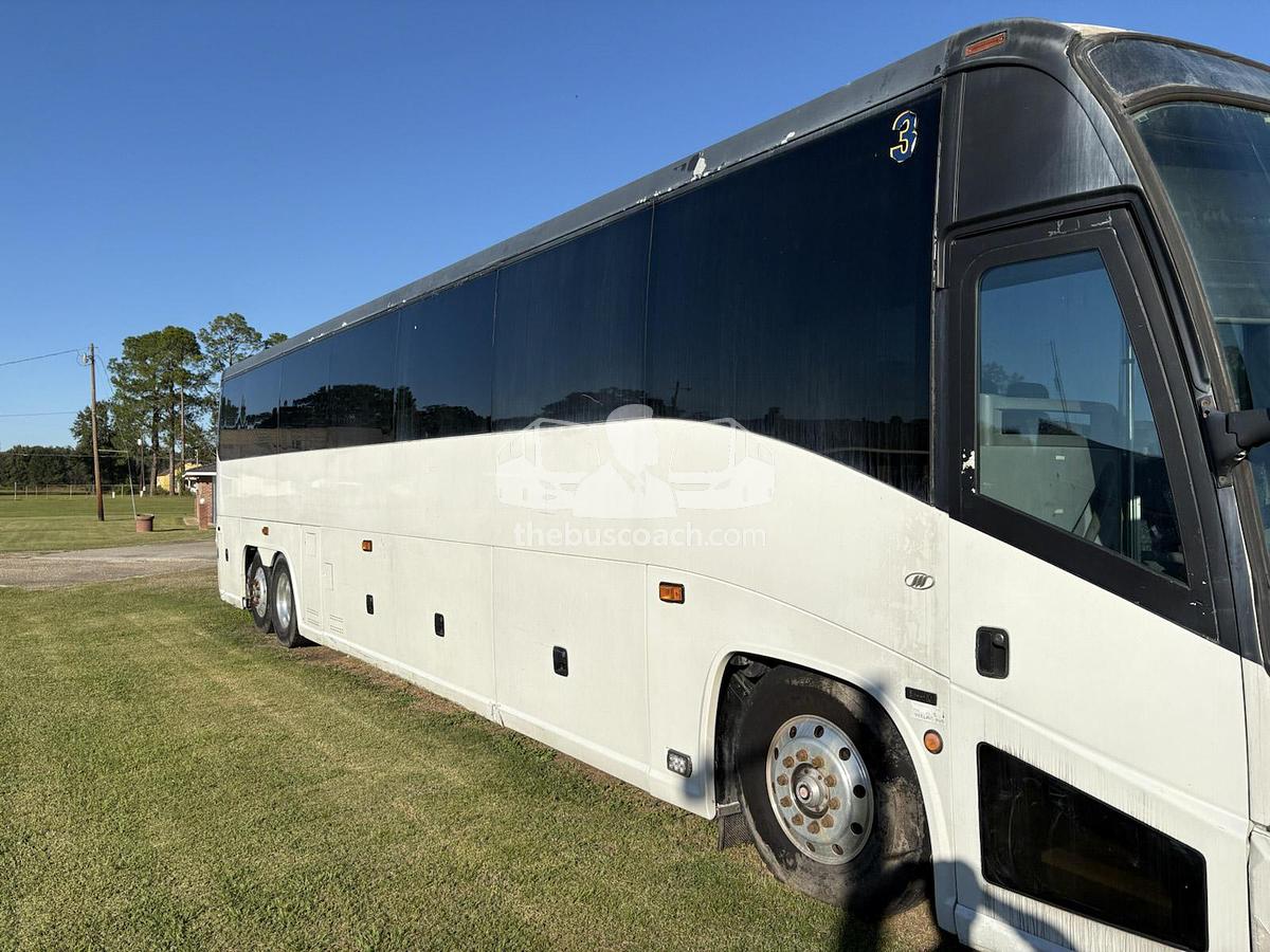 Used 2004 MCI J4500