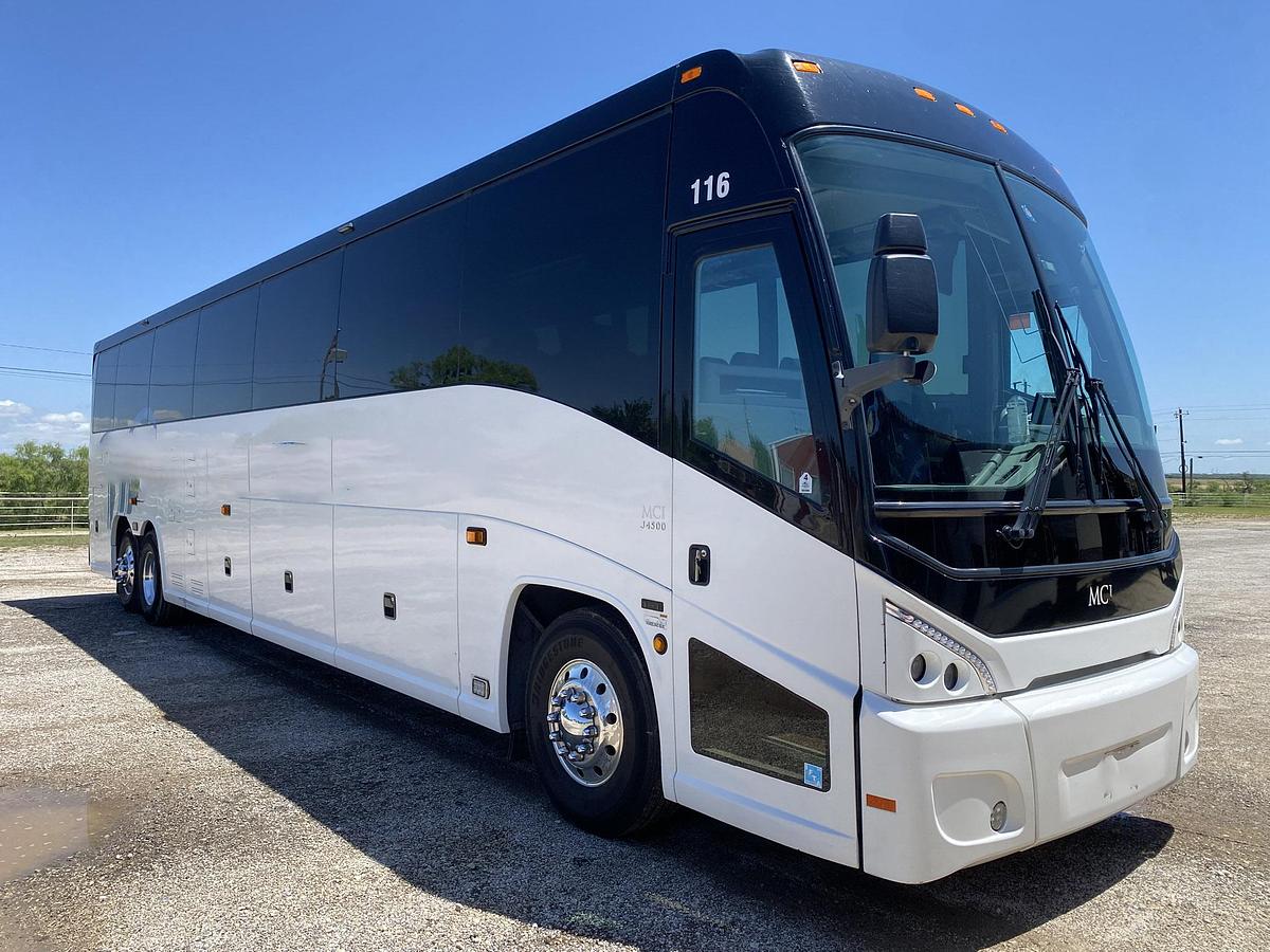 Used 2017 MCI J4500