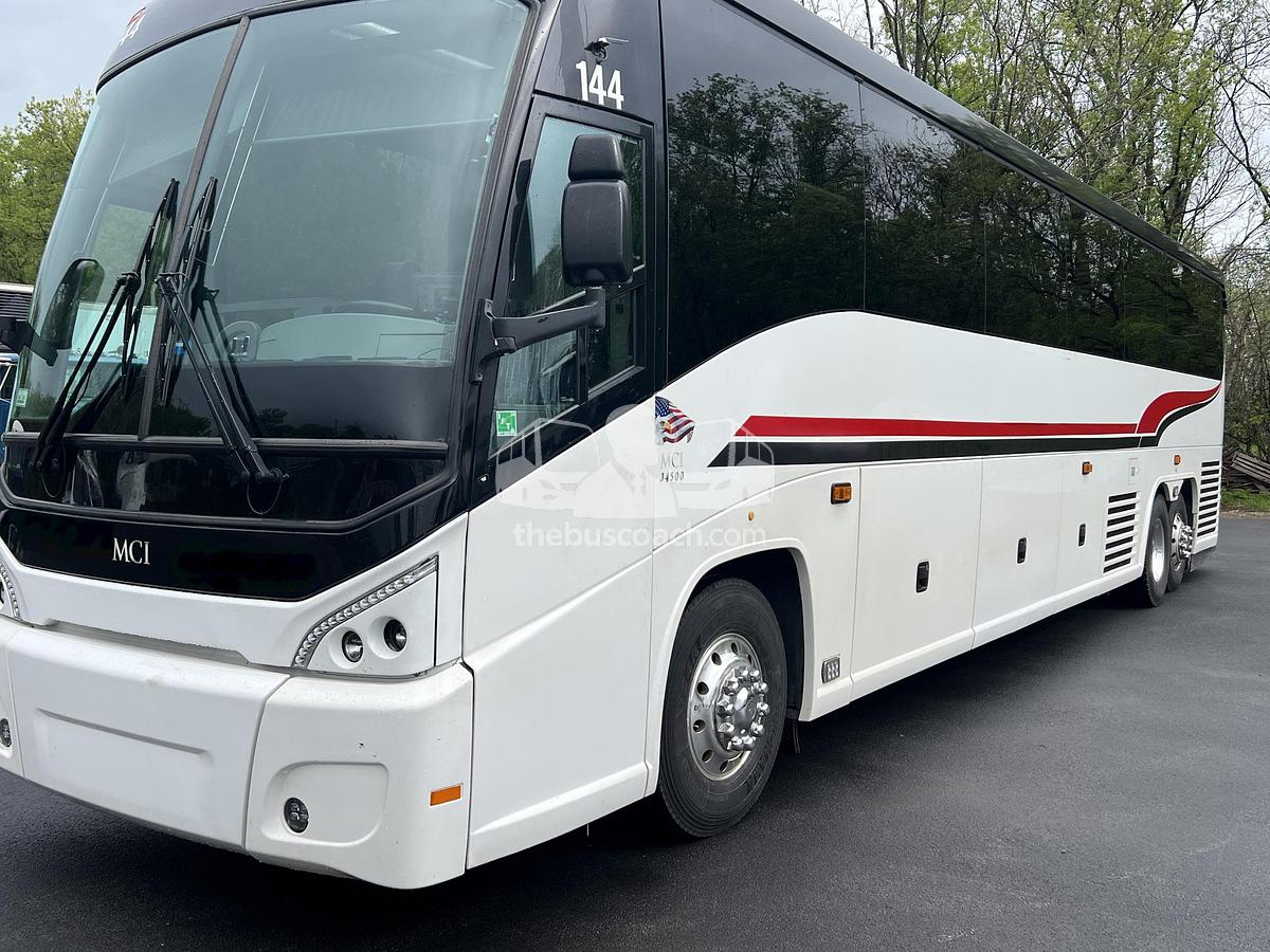 Used 2016 MCI J4500