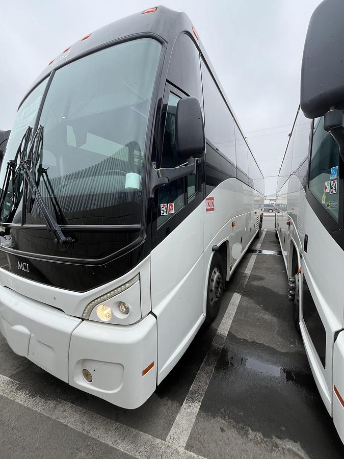 Used 2019 MCI J4500 ADA