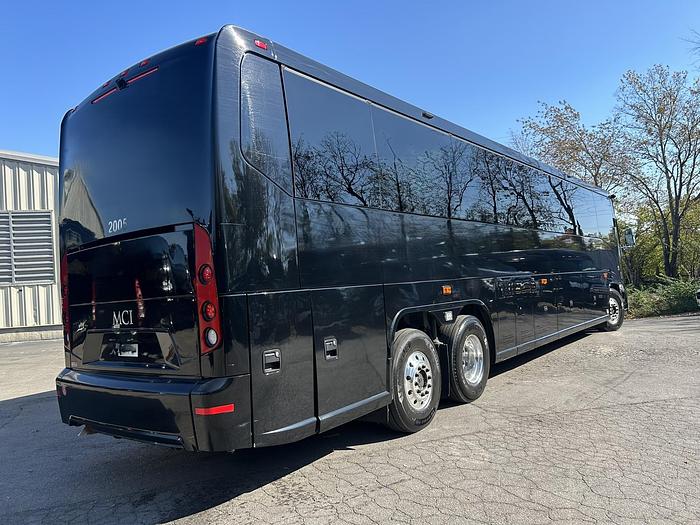 Used 2020 MCI J4500