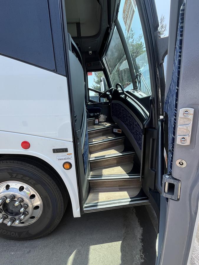 Used 2019 MCI J4500 ADA