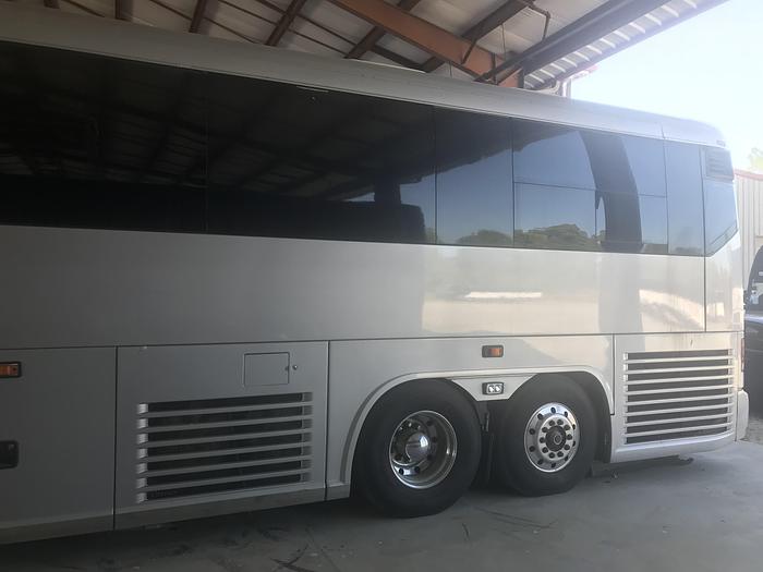 Used 2006 MCI E4500 Conv