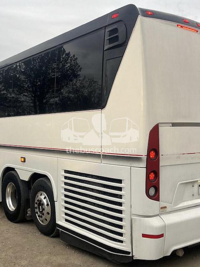 Used 2013 MCI J4500