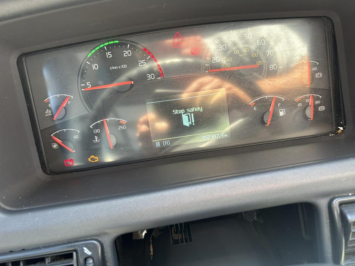 Used 2016 VOLVO 9700