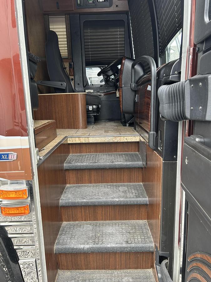 Used 2008 PREVOST XLII