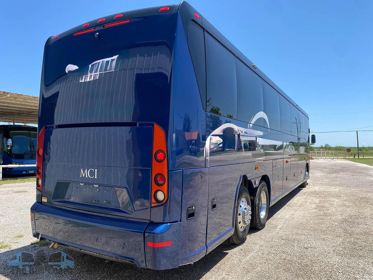 Used 2017 MCI J4500