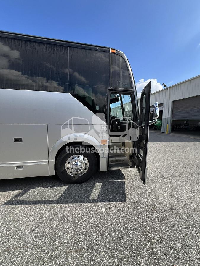 Used 2014 PREVOST H3-45