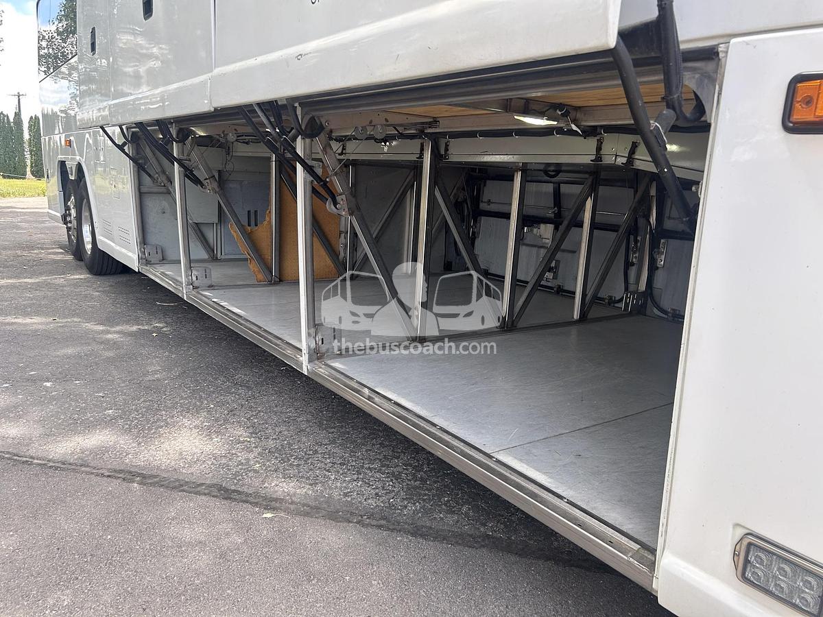 Used 2016 MCI J4500