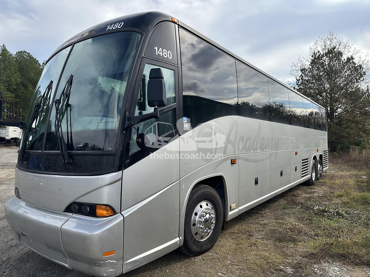 Used 2009 MCI J4500