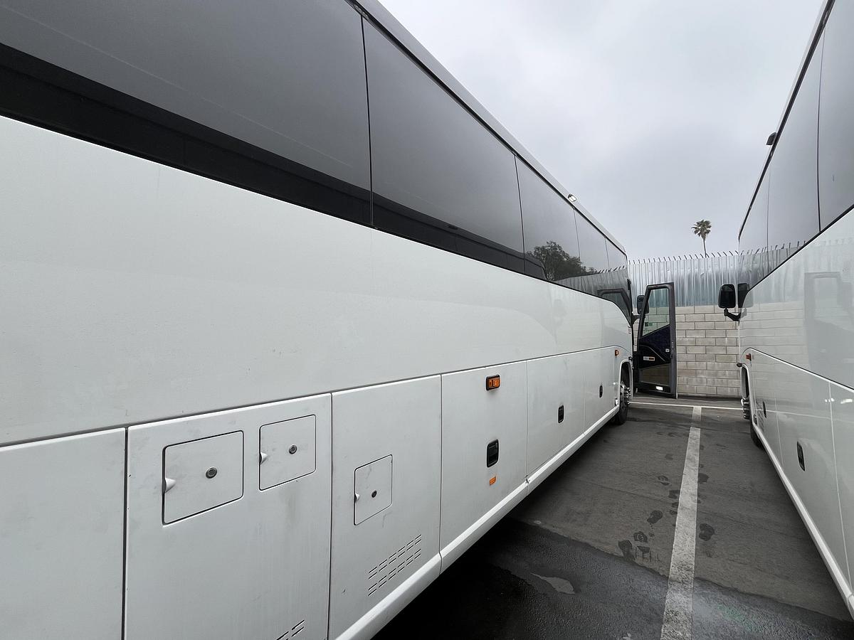 Used 2019 MCI J4500 ADA